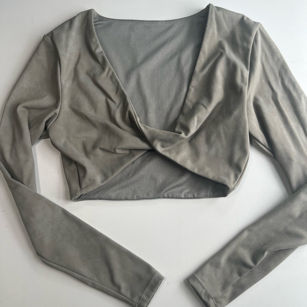 Women's Gray Long-Sleeve Cropped Twist Front Top